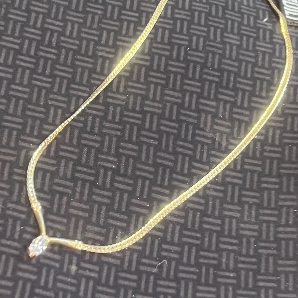 Elegant Gold Necklace with Pendant